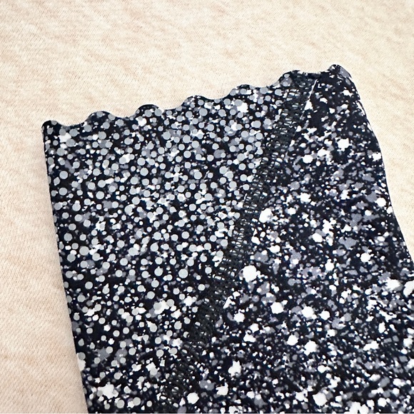 Lululemon Women’s Athelica Black Midi Rise Leggings Size 6 - Picture 6 of 12